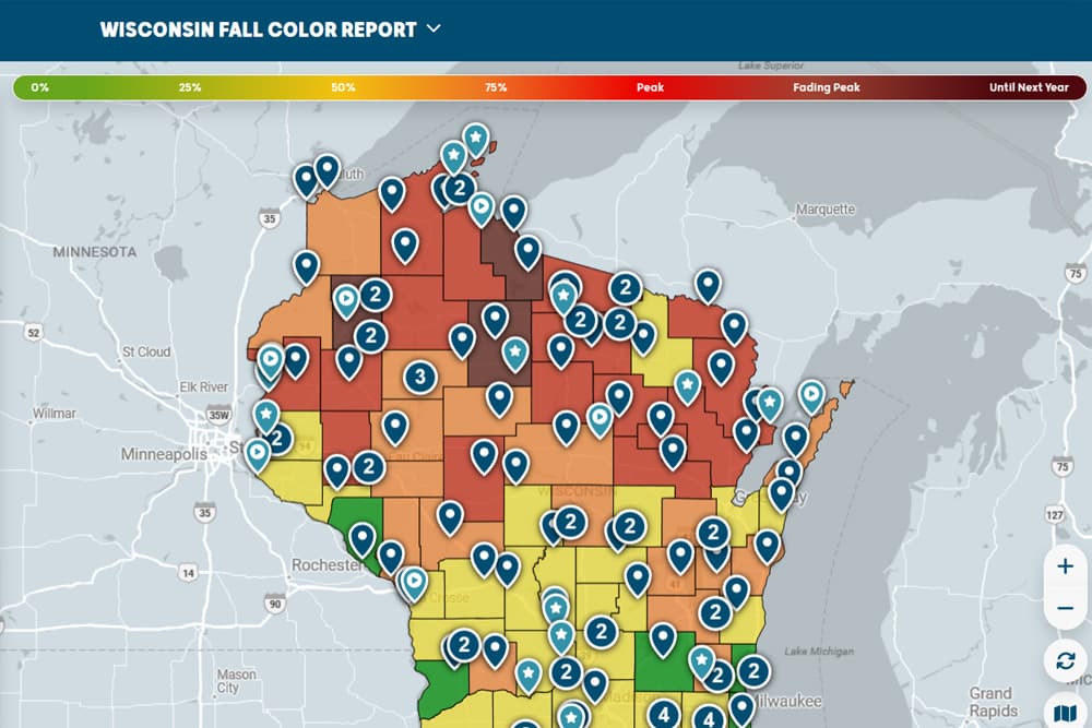 Map showing the Wisconsin Fall Color Report with color-coded regions indicating peak foliage status.